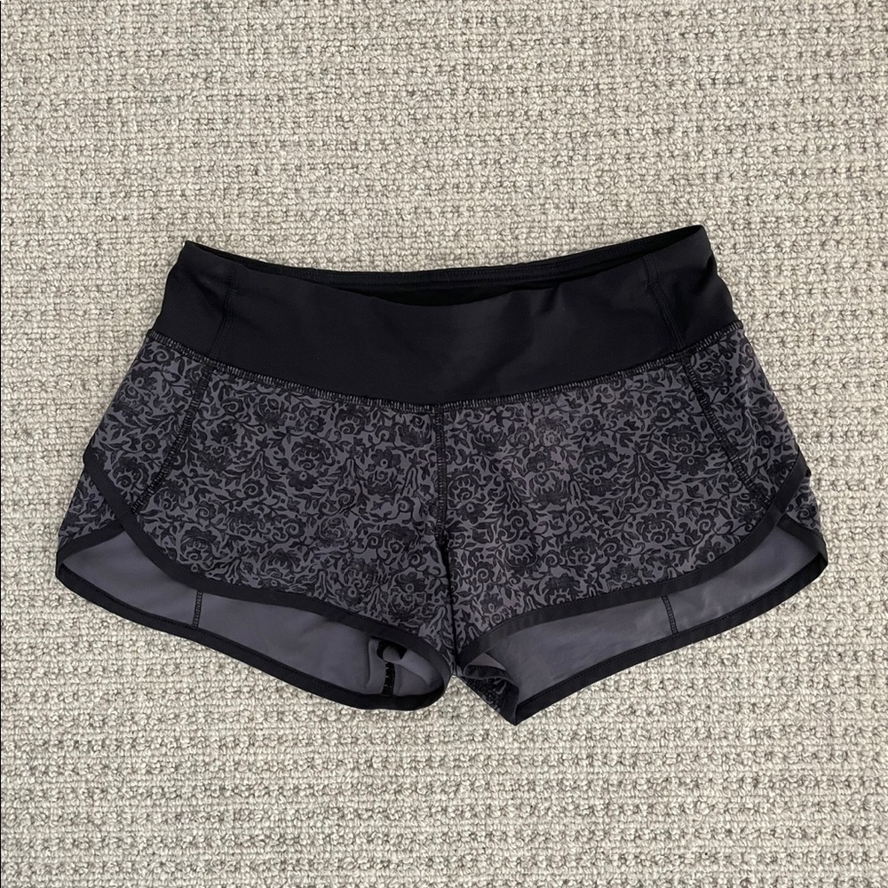 Lululemon Black and Grey Floral Speed Run Shorts in Size 4